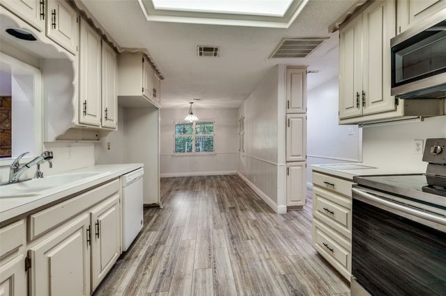 4017 Emerald Oaks Drive, Haltom City, TX 76117