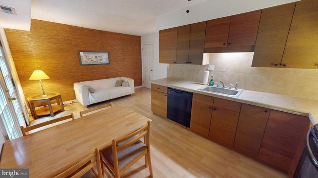49 DOVER DR, Lindenwold, NJ 08021