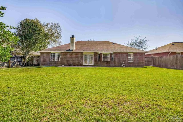 832 Horsemens Path, Cantonment, FL 32533