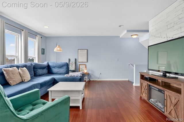50371 Corey Ave, Chesterfield Township, MI 48051