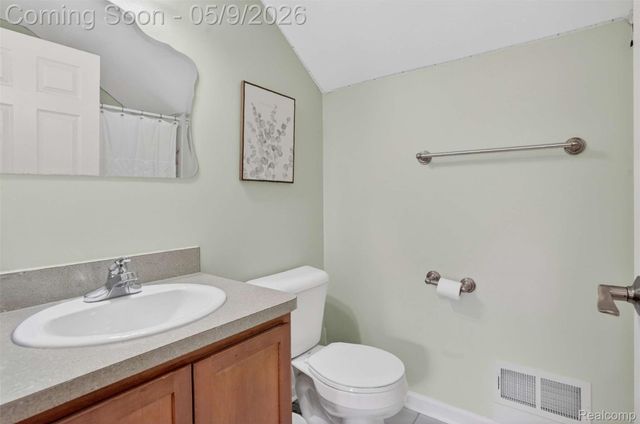 50371 Corey Ave, Chesterfield Township, MI 48051