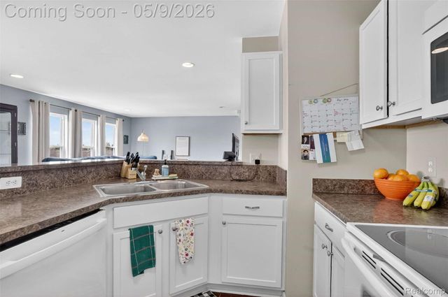 50371 Corey Ave, Chesterfield Township, MI 48051