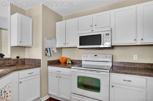 50371 Corey Ave, Chesterfield Township, MI 48051