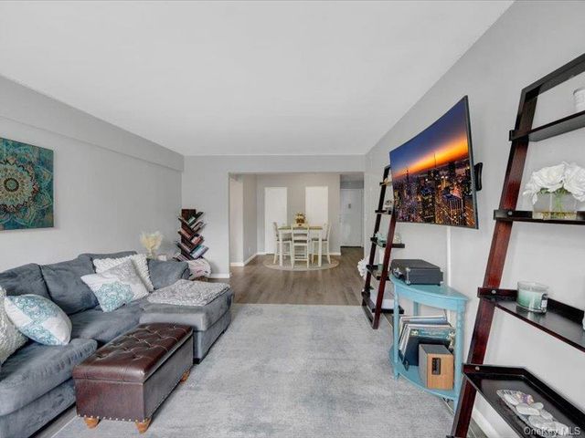 270 N Broadway 6H, Yonkers, NY 10701