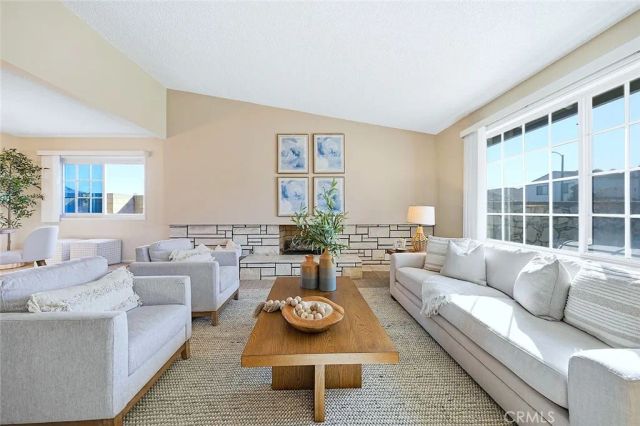 16362 Whittier Lane, Huntington Beach, CA 92647