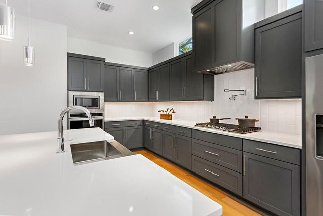 1719 Bunche RD, Austin, TX 78721