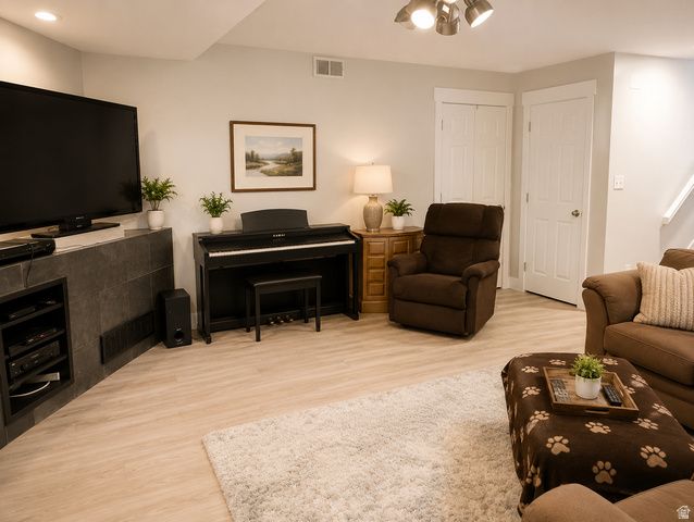 8651 S HARVARD PARK DR, Sandy, UT 84094