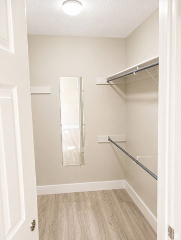 8651 S HARVARD PARK DR, Sandy, UT 84094