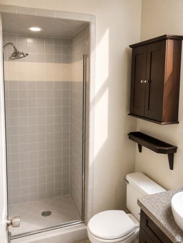 8651 S HARVARD PARK DR, Sandy, UT 84094