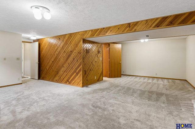 14527 Charles Street, Omaha, NE 68154