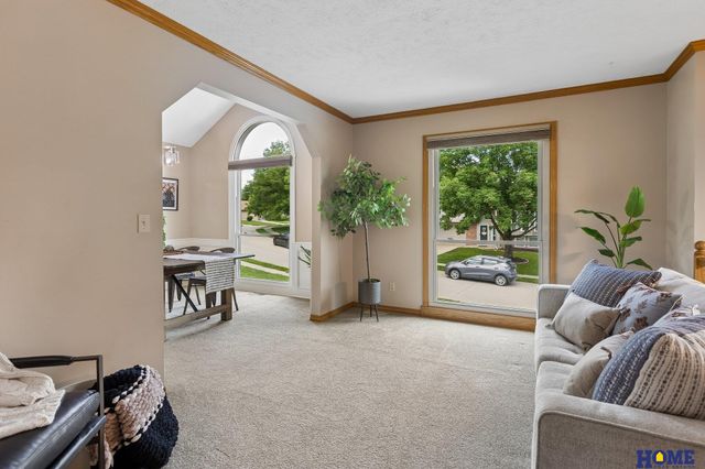 14527 Charles Street, Omaha, NE 68154