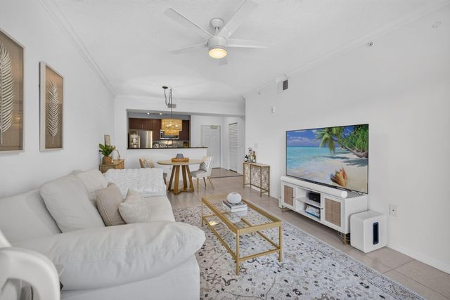 4905 Midtown Lane 2211, Palm Beach Gardens, FL 33418