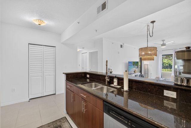 4905 Midtown Lane 2211, Palm Beach Gardens, FL 33418