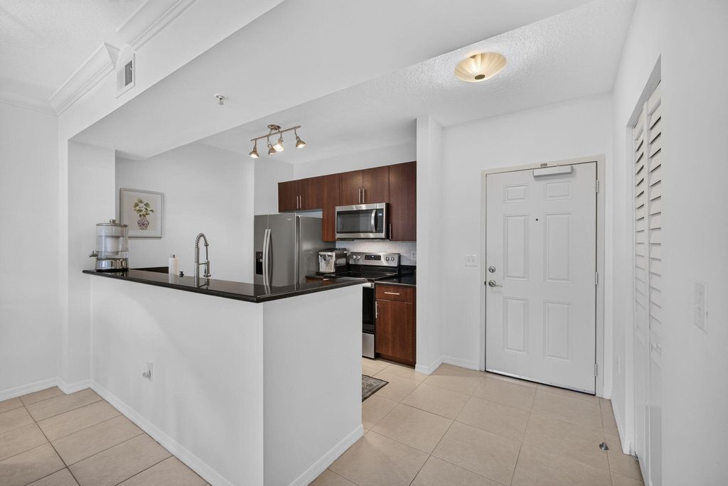 4905 Midtown Lane 2211, Palm Beach Gardens, FL 33418