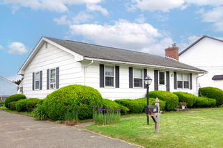 77 Granville Ave, Chicopee, MA 01013
