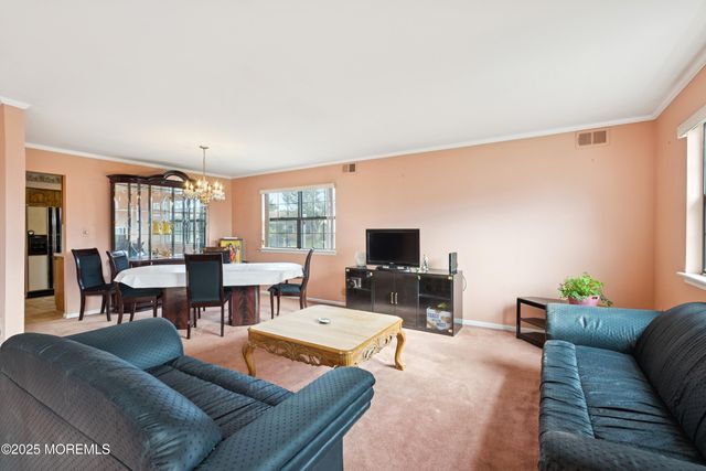 1 Suffolk Way, Marlboro, NJ 07746