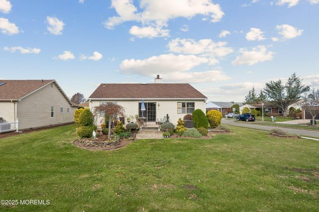 1 Suffolk Way, Marlboro, NJ 07746