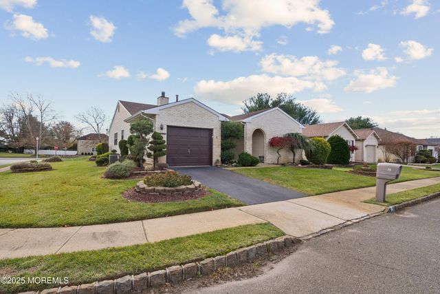 1 Suffolk Way, Marlboro, NJ 07746