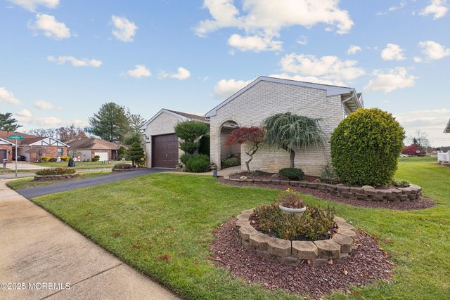 1 Suffolk Way, Marlboro, NJ 07746