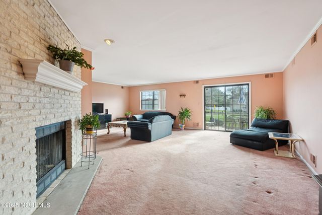 1 Suffolk Way, Marlboro, NJ 07746