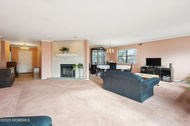 1 Suffolk Way, Marlboro, NJ 07746