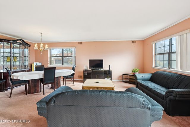 1 Suffolk Way, Marlboro, NJ 07746