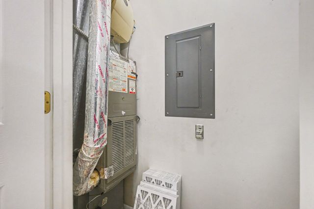 152 W D Avenue, Kalamazoo, MI 49009