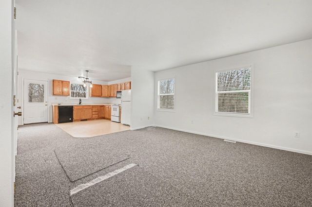 152 W D Avenue, Kalamazoo, MI 49009