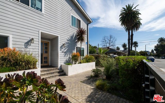 1135 Leighton Avenue, Los Angeles, CA 90037