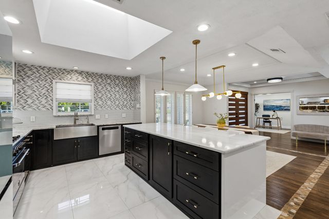 7148 Roundrock Road, Dallas, TX 75248