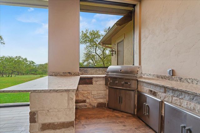 1951 Bridlewood Ranches DR, San Marcos, TX 78666