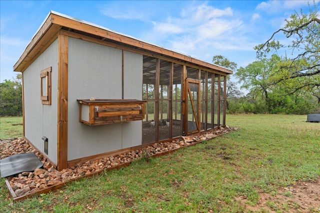 1951 Bridlewood Ranches DR, San Marcos, TX 78666