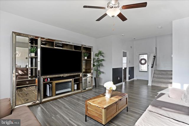 54 VERMEER LN, Martinsburg, WV 25401