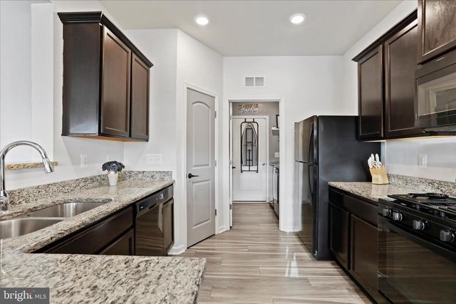 54 VERMEER LN, Martinsburg, WV 25401