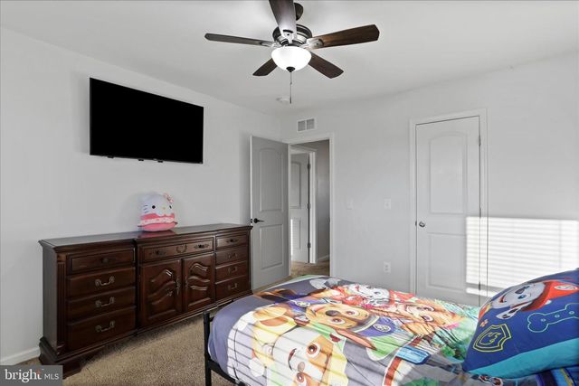 54 VERMEER LN, Martinsburg, WV 25401