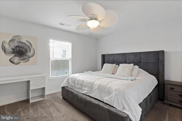 54 VERMEER LN, Martinsburg, WV 25401