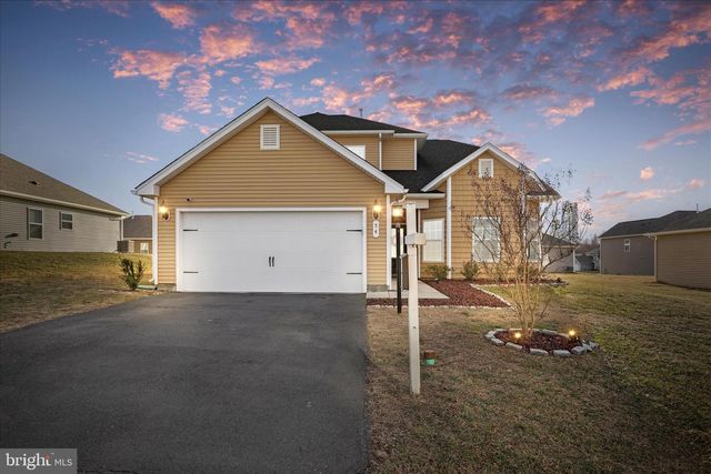 54 VERMEER LN, Martinsburg, WV 25401