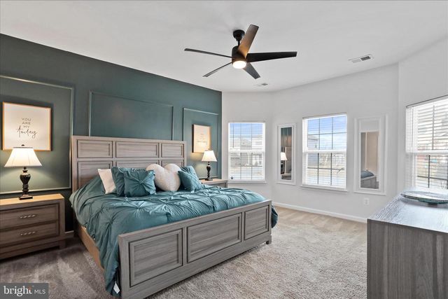 54 VERMEER LN, Martinsburg, WV 25401