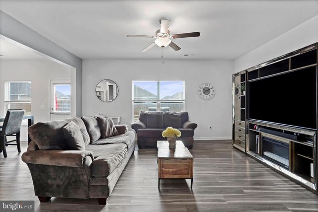 54 VERMEER LN, Martinsburg, WV 25401