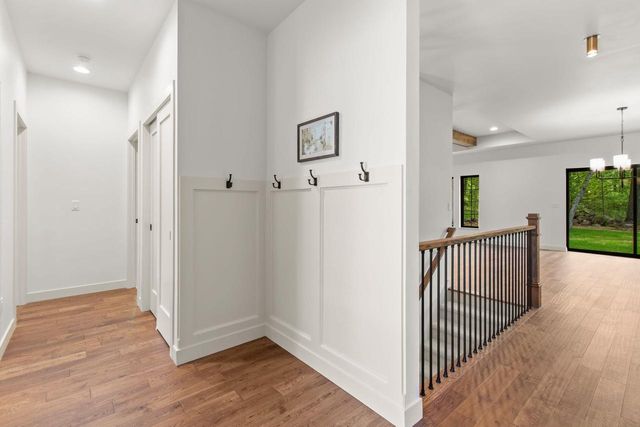 996 THOMAS TRAIL, Waupaca, WI 54981