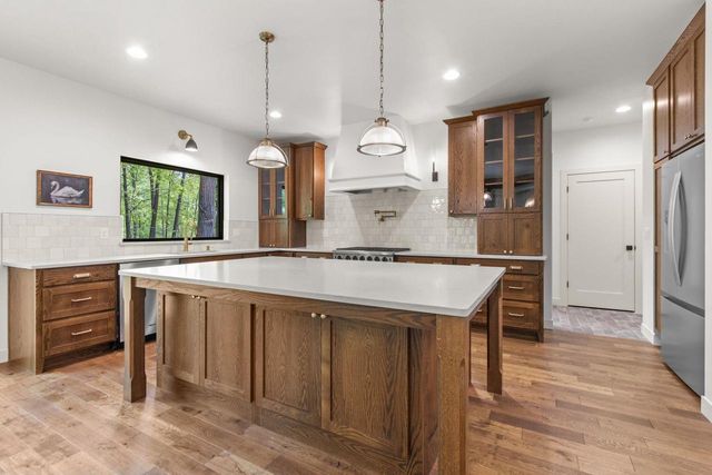 996 THOMAS TRAIL, Waupaca, WI 54981