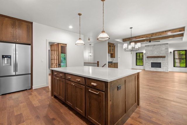 996 THOMAS TRAIL, Waupaca, WI 54981