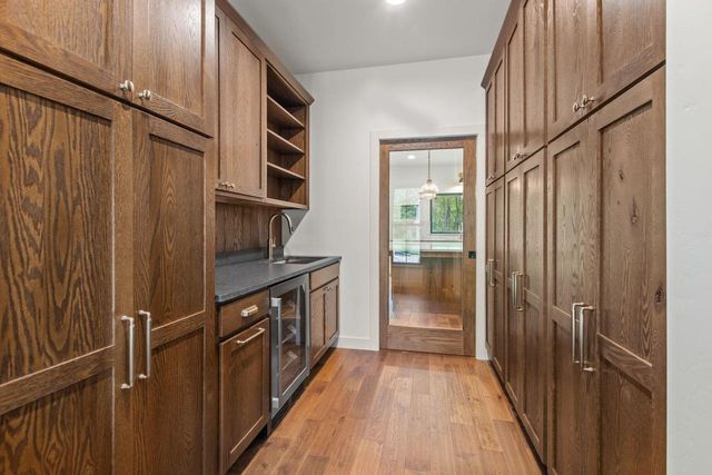 996 THOMAS TRAIL, Waupaca, WI 54981