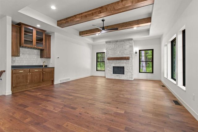 996 THOMAS TRAIL, Waupaca, WI 54981