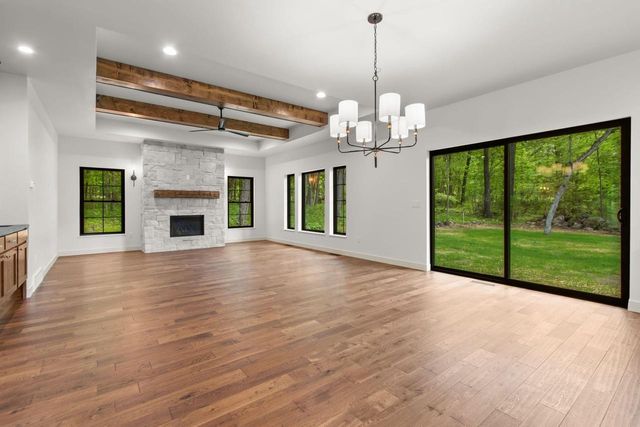 996 THOMAS TRAIL, Waupaca, WI 54981