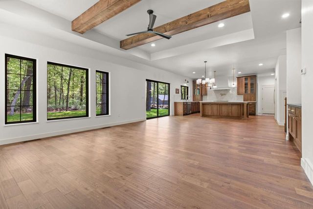 996 THOMAS TRAIL, Waupaca, WI 54981