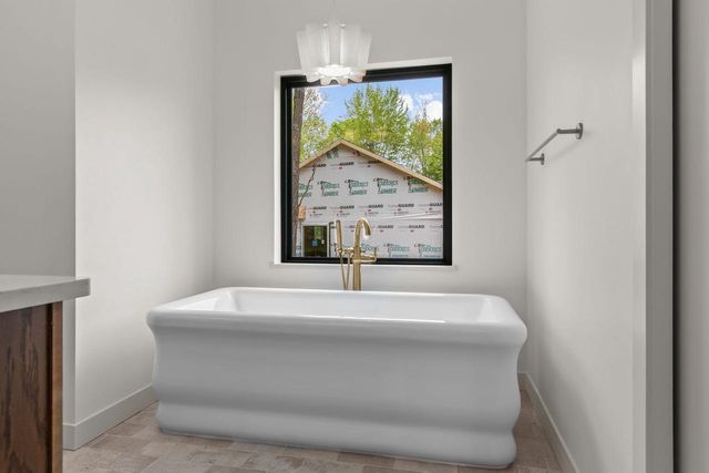 996 THOMAS TRAIL, Waupaca, WI 54981