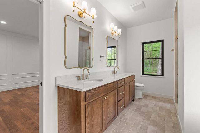 996 THOMAS TRAIL, Waupaca, WI 54981