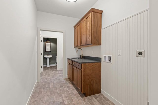 996 THOMAS TRAIL, Waupaca, WI 54981