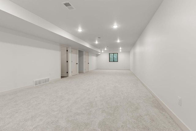 996 THOMAS TRAIL, Waupaca, WI 54981